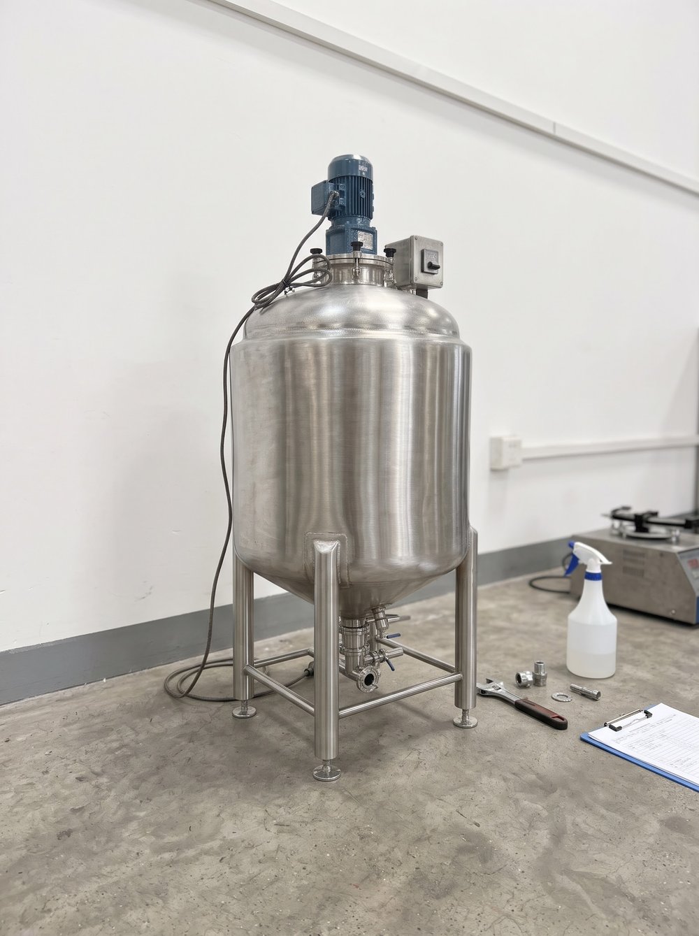 Boiling and mixing tank