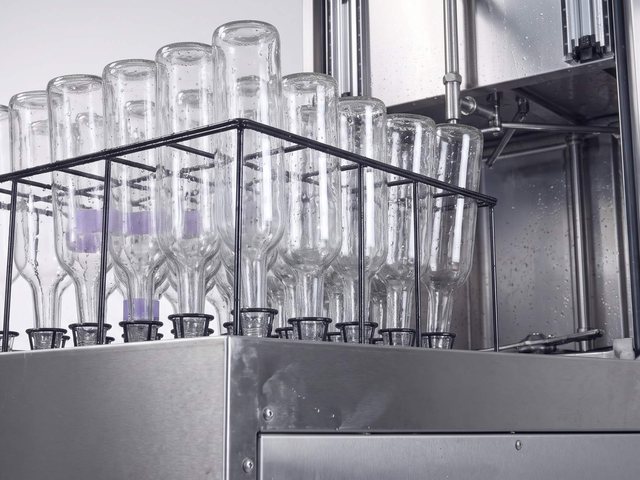 Bottle washing machine